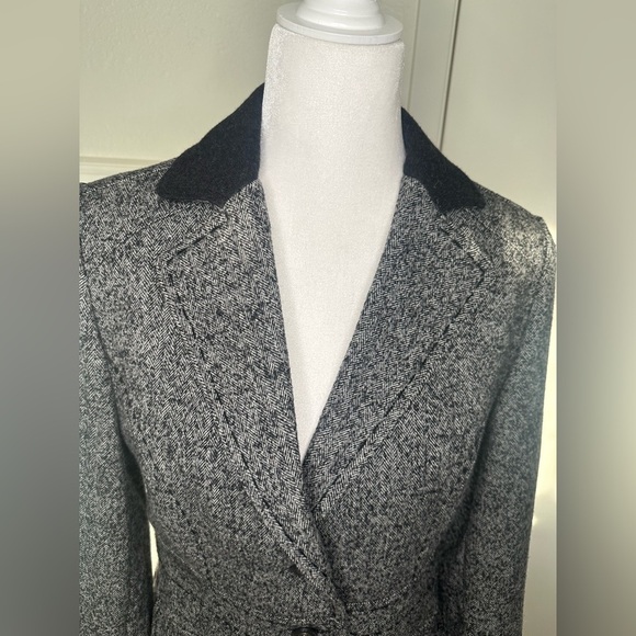 CAbi Gray Tailored Blazer size 6 - Picture 3 of 10